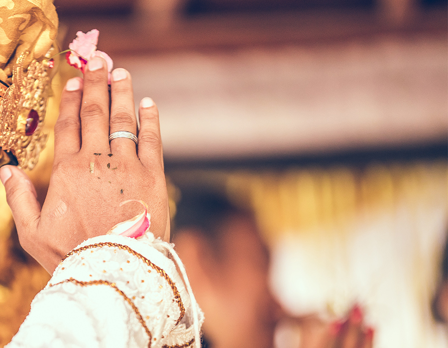 Sikap tangan bersembahyang Hindu Bali